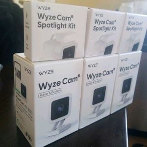 3 Wyze Cameras V3 with Spotlight Bundle